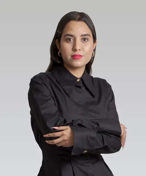L.D. Ximena, Especialista en derecho mercantil y derecho laboral.